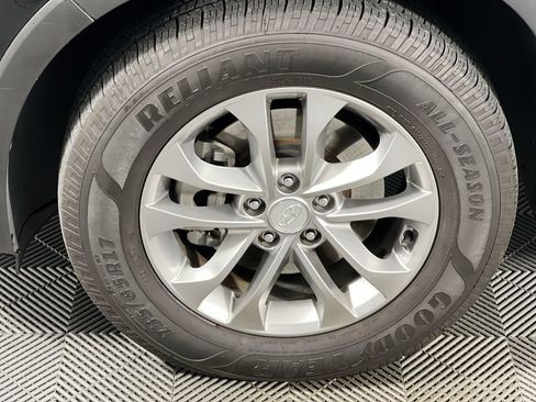 Used 2020 Hyundai Santa Fe SE image 11