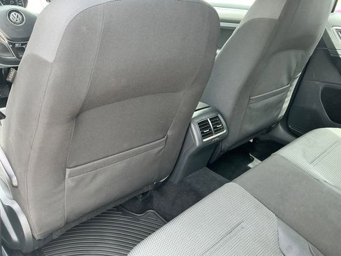 Used 2016 Volkswagen Golf S image 24