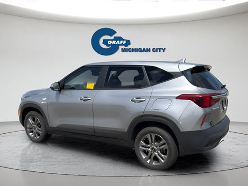 Used 2023 Kia Seltos LX AWD/4WD image 5