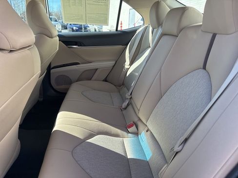 Used 2018 Toyota Camry L image 12