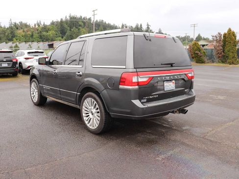 Used 2016 Lincoln Navigator Select AWD/4WD image 7