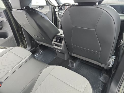 New 2026 Volkswagen Tiguan SE R-Line AWD/4WD image 11
