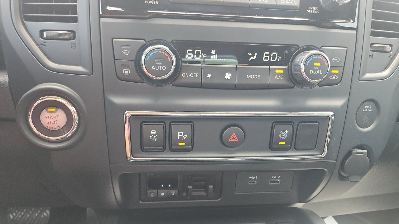 Used 2024 Nissan Titan SV w/ SV Convenience Package RWD image 19