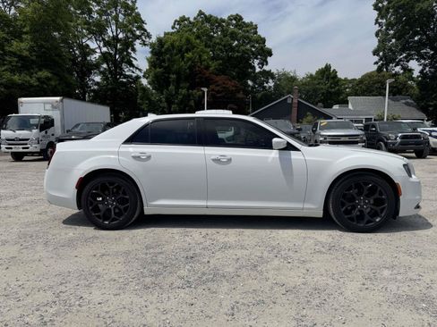 Used 2019 Chrysler 300 S RWD image 3