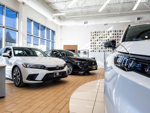 Used 2023 Honda Civic Sport image 5