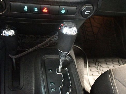 Used 2015 Jeep Wrangler Unlimited Rubicon w/ Dual Top Group image 49