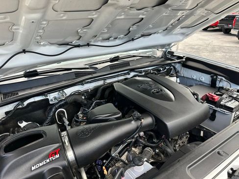 Used 2019 Toyota Tacoma SR5 RWD image 32