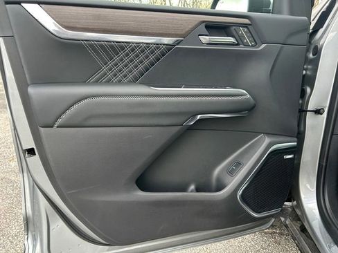 Used 2025 GMC Acadia Denali w/ LPO, Floor Liner Package AWD/4WD image 20