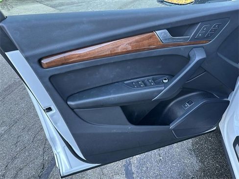 Used 2023 Audi Q5 2.0T Premium w/ Convenience Package image 20