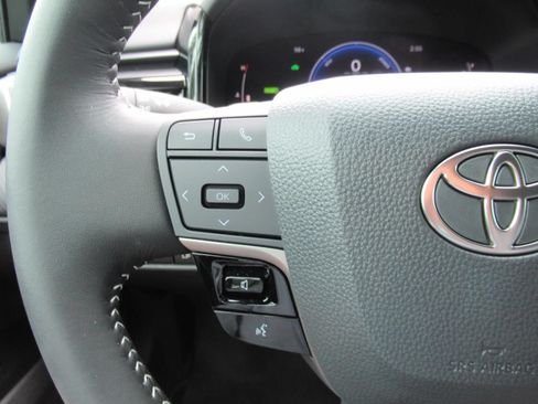 Used 2026 Toyota Camry Hybrid FWD image 22