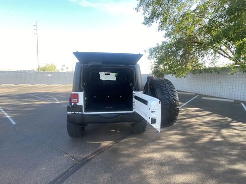 Used 2017 Jeep Wrangler Unlimited Sport w/ Quick Order Package 24S AWD/4WD image 6