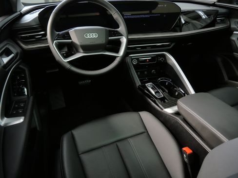 Used 2025 Audi Q5 Premium w/ Convenience Package AWD/4WD image 2