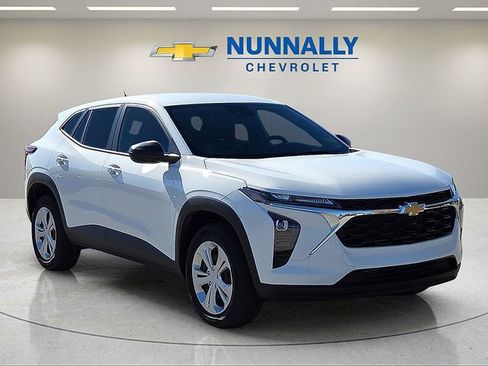 Certified 2025 Chevrolet Trax LS FWD image 7