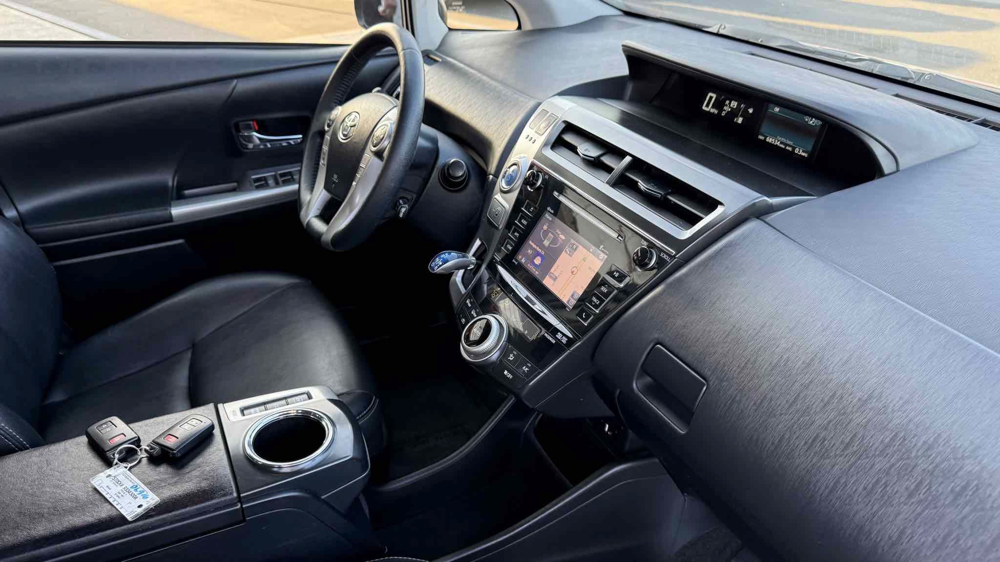 Used 2017 Toyota Prius V Four FWD image 52