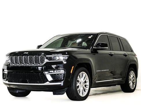 Used 2024 Jeep Grand Cherokee Summit w/ Luxury Tech Group V AWD/4WD image 3