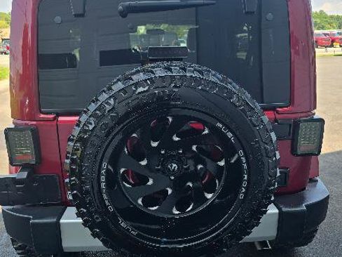 Used 2012 Jeep Wrangler Unlimited Sahara w/ Dual Top Group AWD/4WD image 3