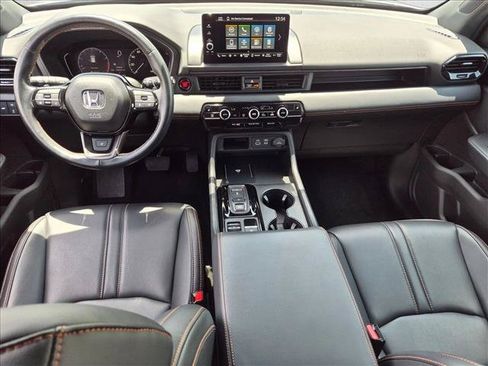 Used 2025 Honda Pilot TrailSport image 17
