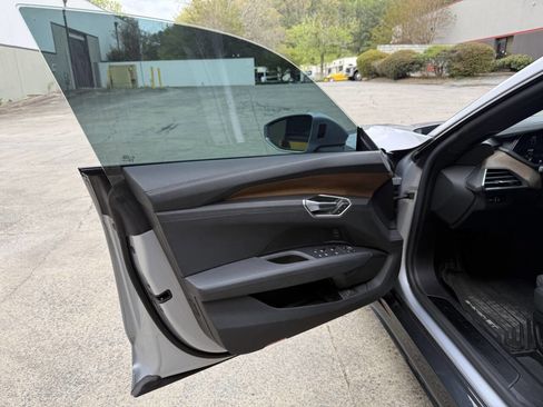 Used 2022 Audi e-tron GT Premium Plus image 41
