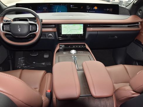 New 2026 Lincoln Navigator L Reserve AWD/4WD image 15