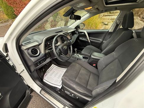 Used 2018 Toyota RAV4 Adventure image 9