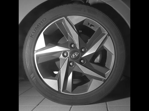 Used 2021 Hyundai Elantra Limited w/ Cargo Package FWD image 10