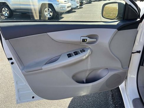 Used 2012 Toyota Corolla LE image 16