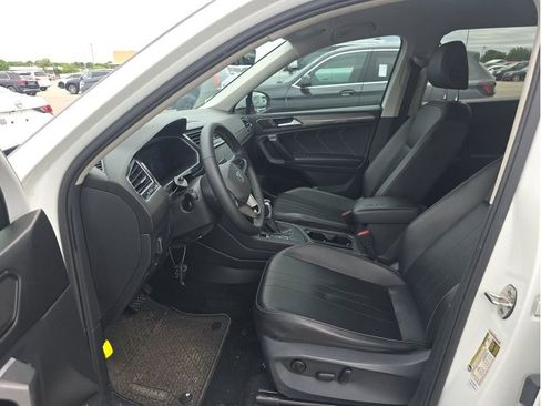 Used 2022 Volkswagen Tiguan SE FWD image 23