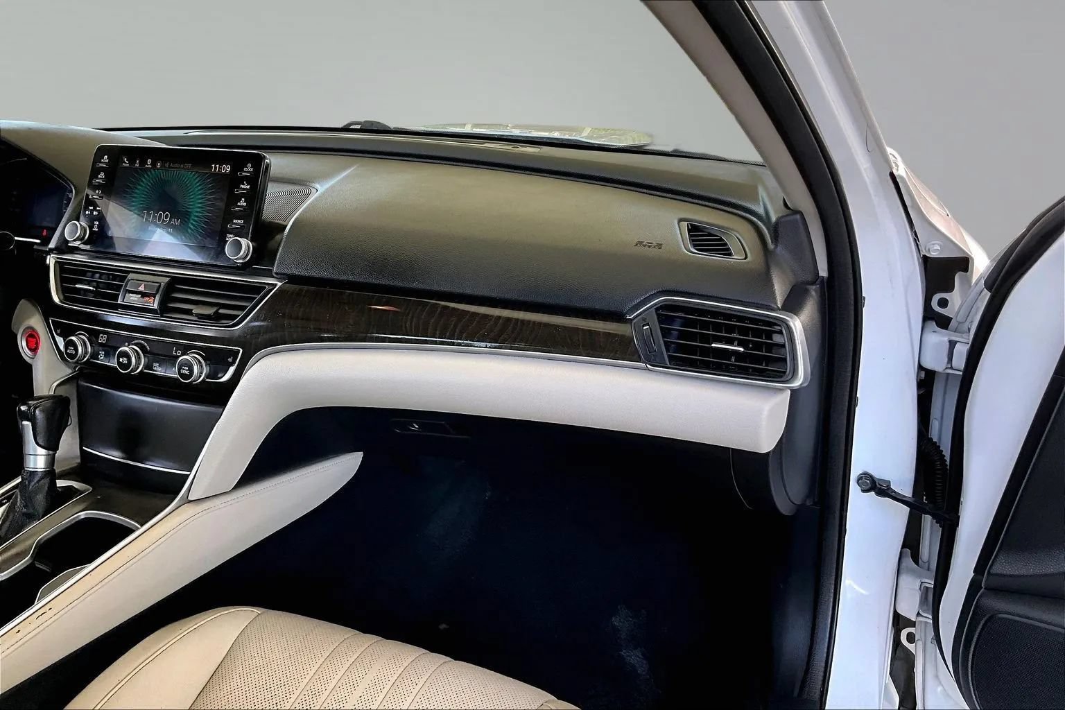 Used 2018 Honda Accord EX-L image 23
