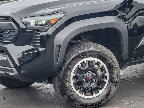 Used 2025 Toyota Tacoma TRD Off-Road AWD/4WD image 3