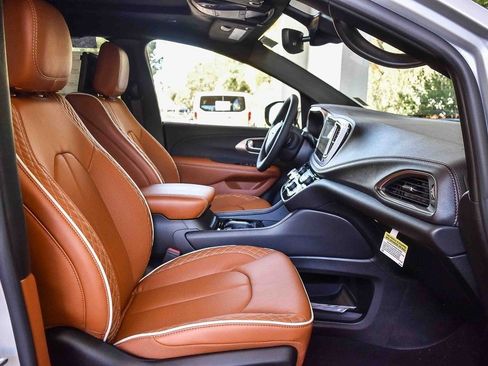 New 2026 Chrysler Pacifica Pinnacle w/ Trailer Tow Group image 17