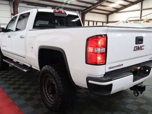 Used 2018 GMC Sierra 2500 Denali w/ Duramax Plus Package AWD/4WD image 25