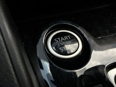 Used 2025 Nissan Versa SV FWD image 22