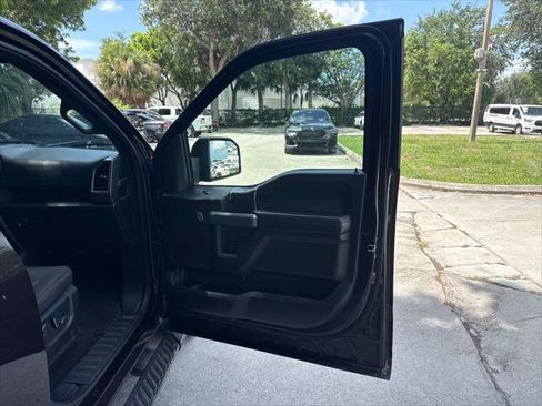 Used 2018 Ford F150 XLT w/ Equipment Group 302A Luxury AWD/4WD image 19