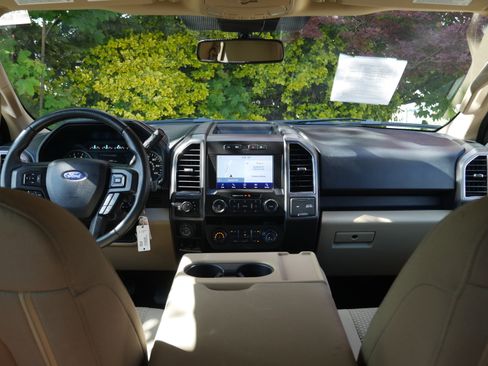 Used 2019 Ford F150 XLT w/ Equipment Group 302A Luxury AWD/4WD image 10