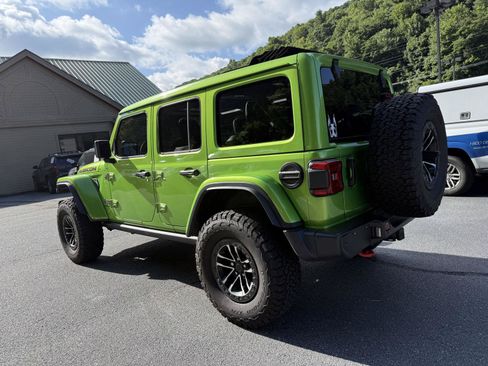 Used 2025 Jeep Wrangler Unlimited Rubicon w/ XTREMEE 35" Tire Package AWD/4WD image 4