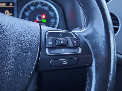 Used 2017 Volkswagen Tiguan Limited w/ Premium Package image 20