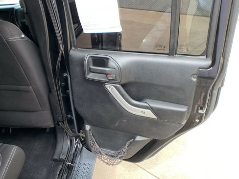 Used 2015 Jeep Wrangler Unlimited Sahara image 24