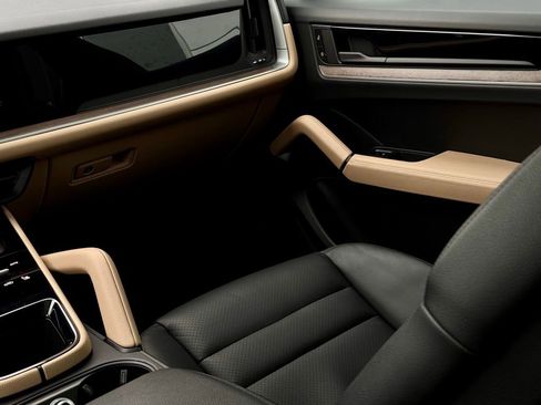 Certified 2024 Porsche Cayenne image 58