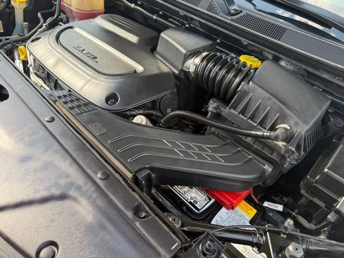 Used 2023 Chrysler Pacifica Touring-L FWD image 8