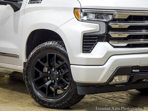 Used 2024 Chevrolet Silverado 1500 High Country w/ High Country Premium Package AWD/4WD image 4