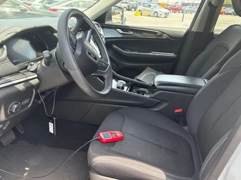 Used 2023 Jeep Grand Cherokee L Laredo AWD/4WD image 2