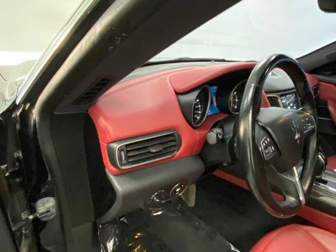 Used 2018 Maserati Levante GranLusso image 34