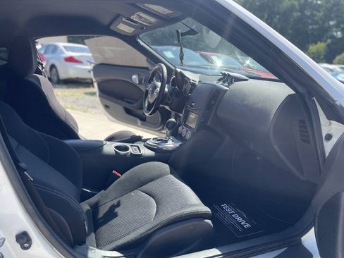 Used 2013 Nissan 370Z Coupe RWD image 19