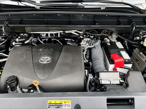 Used 2022 Toyota Highlander LE image 10