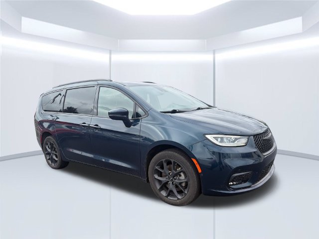 Used 2022 Chrysler Pacifica Limited w/ Uconnect Theater Family Group AWD/4WD image 8