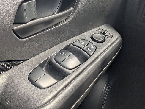 Used 2023 Nissan Kicks S FWD image 40