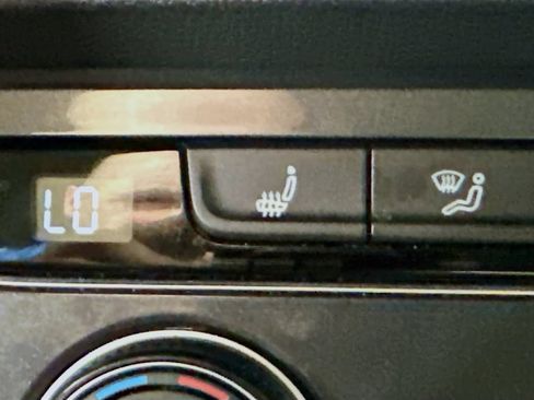 Used 2018 Volkswagen Tiguan SE FWD image 23