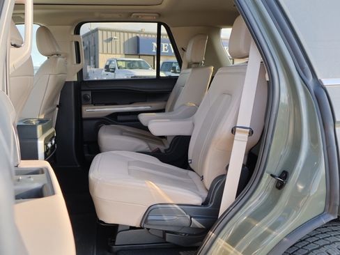 Used 2024 Ford Expedition Limited image 30
