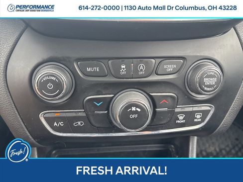 Used 2019 Jeep Cherokee Latitude Plus w/ Cold Weather Group image 23