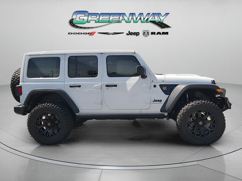 Used 2025 Jeep Wrangler Unlimited Sport AWD/4WD image 4